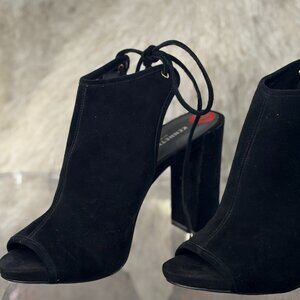 Kenneth Cole Black Suede Tie Open Toe Sandals Size 10 (NEW)